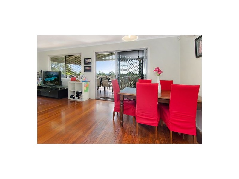 19a Buckland St, Holland Park West QLD 4121