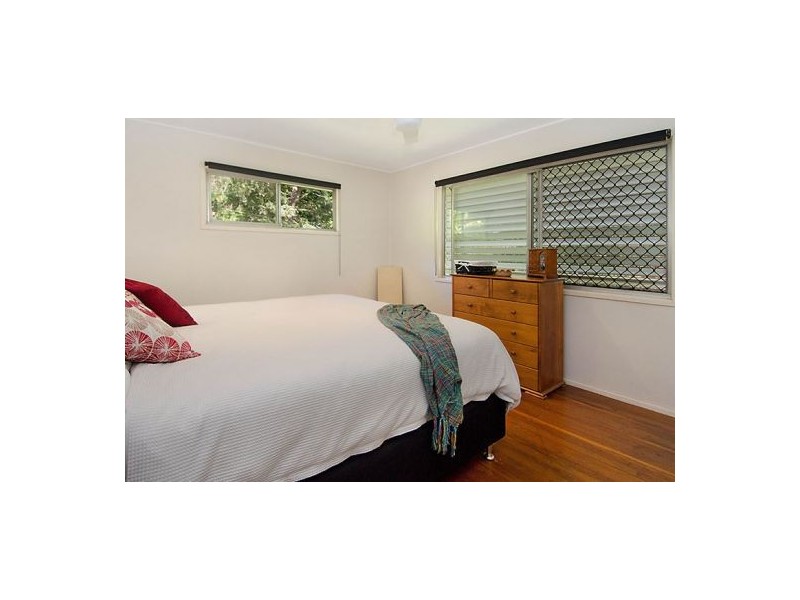 19a Buckland St, Holland Park West QLD 4121