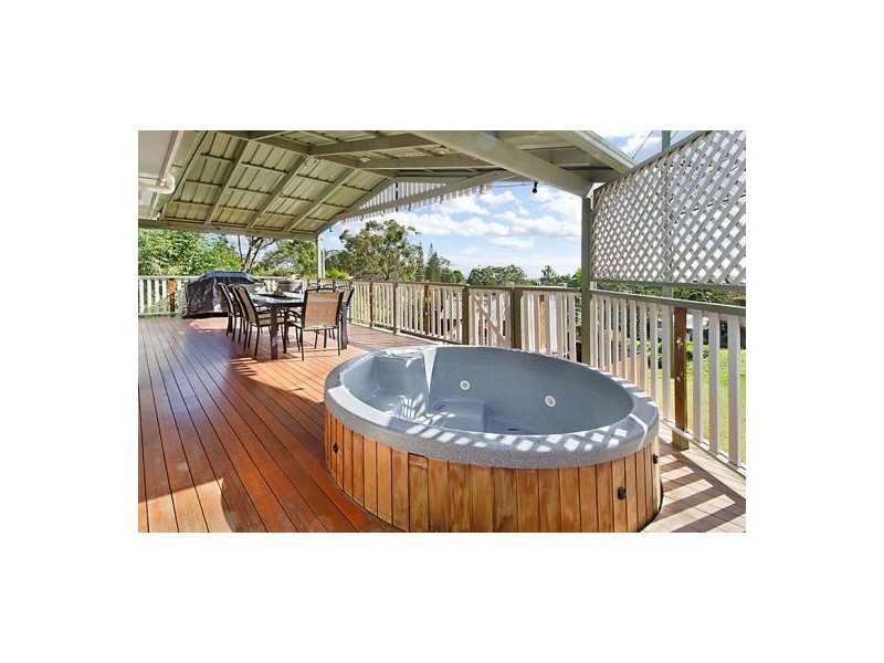 19a Buckland St, Holland Park West QLD 4121