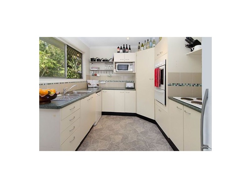 19a Buckland St, Holland Park West QLD 4121