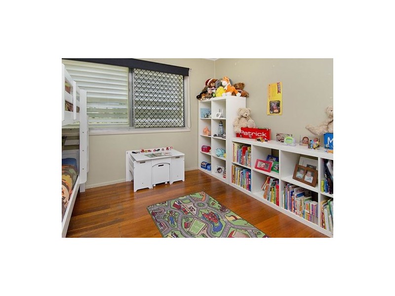 19a Buckland St, Holland Park West QLD 4121