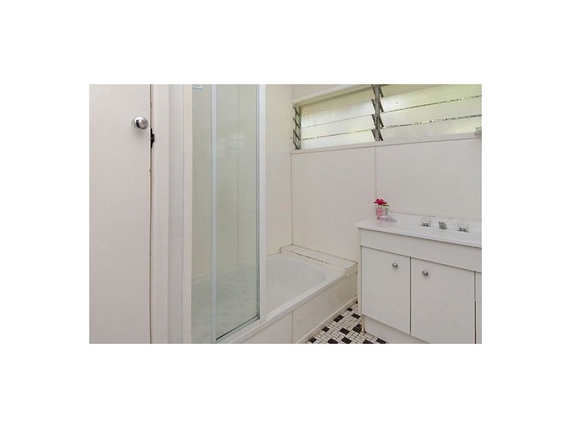 19a Buckland St, Holland Park West QLD 4121