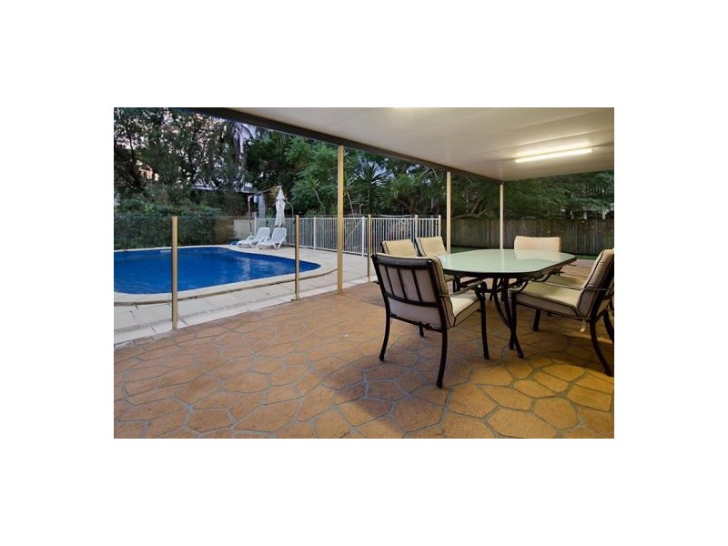 68 Brentnall Street, Norman Park QLD 4170