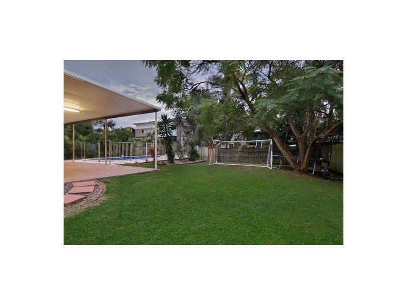 68 Brentnall Street, Norman Park QLD 4170