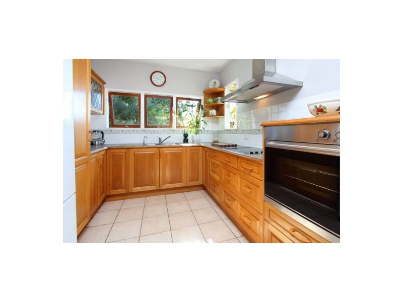 14 Oatland Cresent, Holland Park QLD 4121