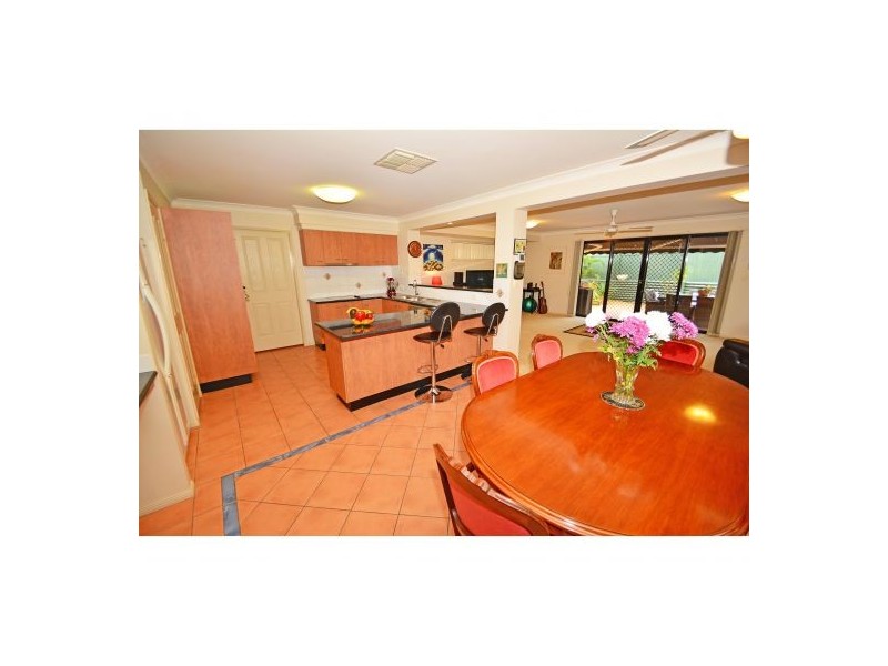 17 Estate Place, Holland Park West QLD 4121