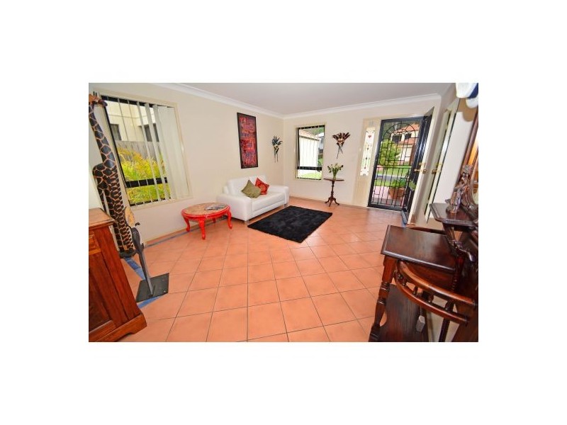 17 Estate Place, Holland Park West QLD 4121