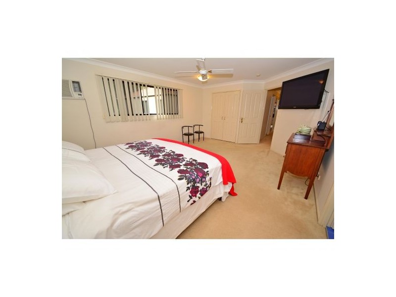 17 Estate Place, Holland Park West QLD 4121