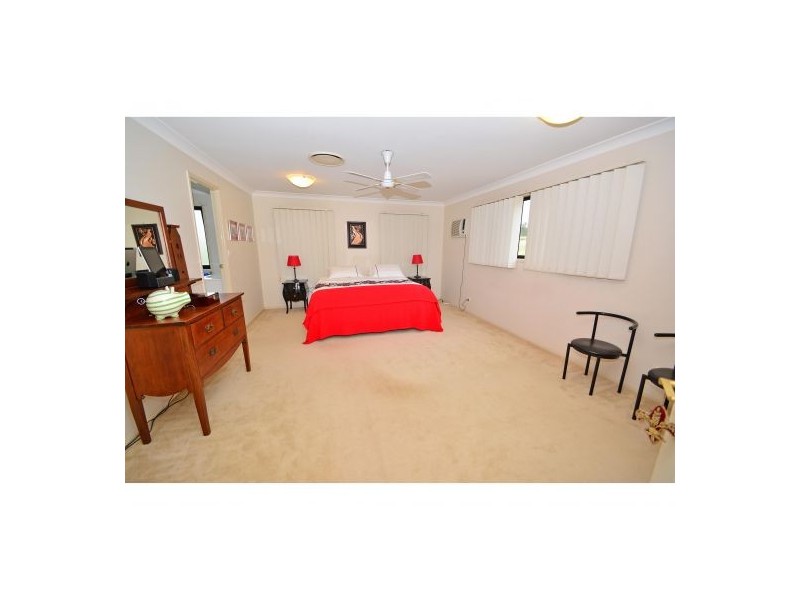 17 Estate Place, Holland Park West QLD 4121