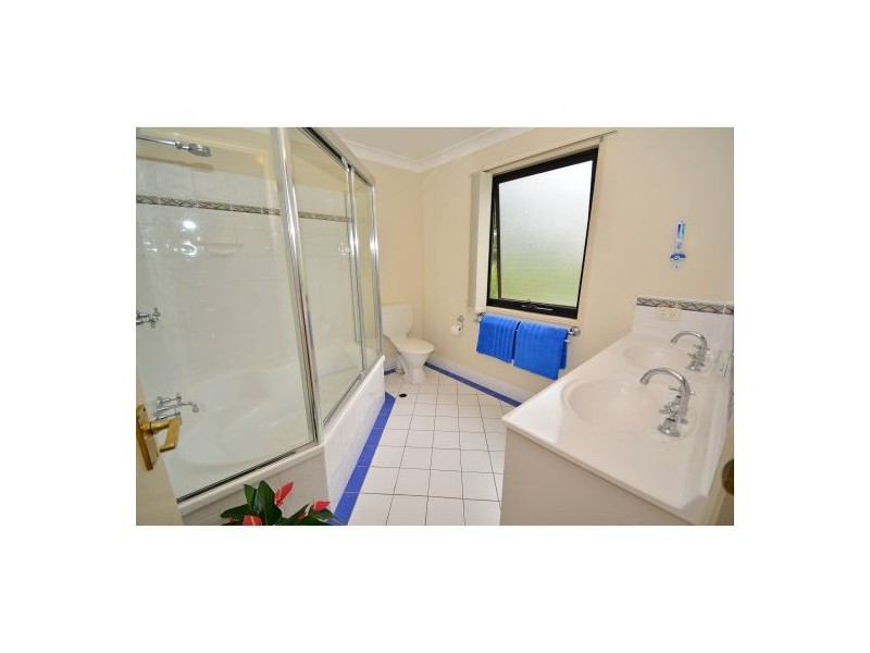 17 Estate Place, Holland Park West QLD 4121