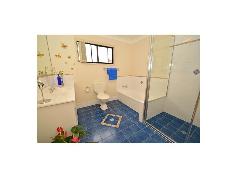 17 Estate Place, Holland Park West QLD 4121