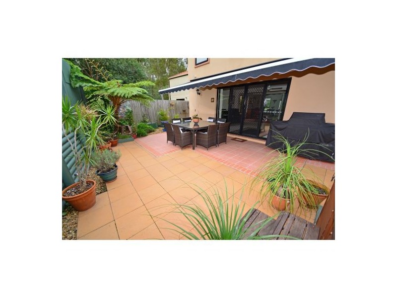 17 Estate Place, Holland Park West QLD 4121