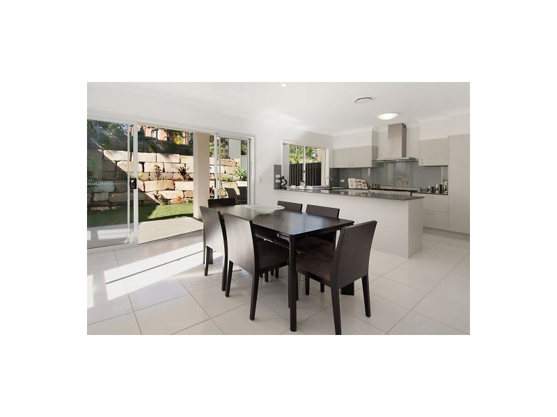 18 Kidwelly Street, Carindale QLD 4152