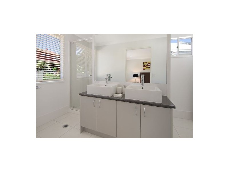 18 Kidwelly Street, Carindale QLD 4152