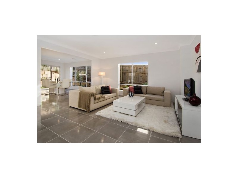 18a Kidwelly Street, Carindale QLD 4152