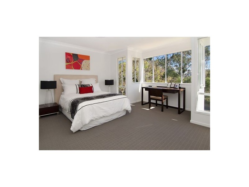 18a Kidwelly Street, Carindale QLD 4152