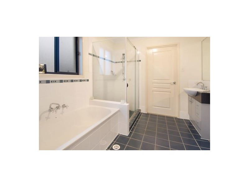 68 Brentnall Street, Norman Park QLD 4170