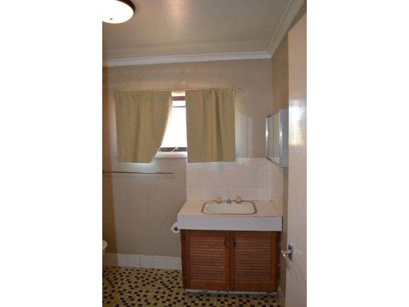 2/18 Roseglen Street, Greenslopes QLD 4120