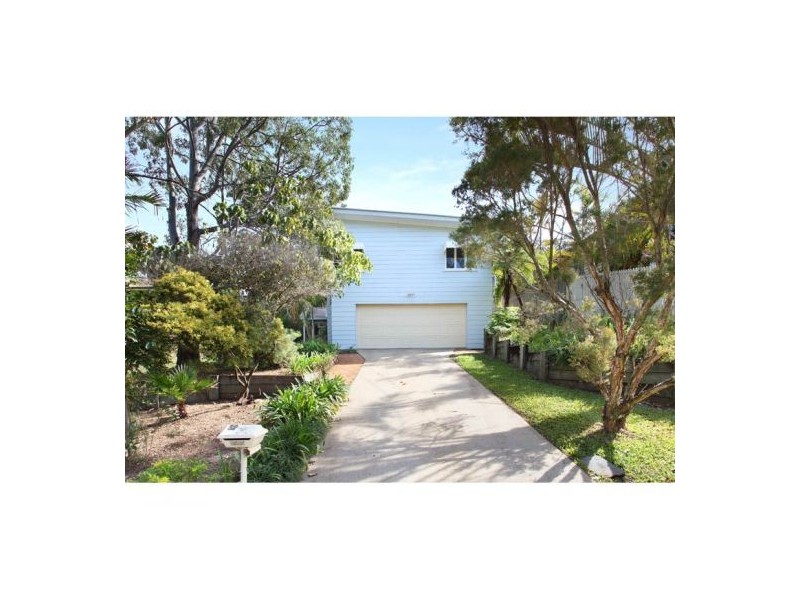 32 Abbotsleigh Street, Holland Park QLD 4121