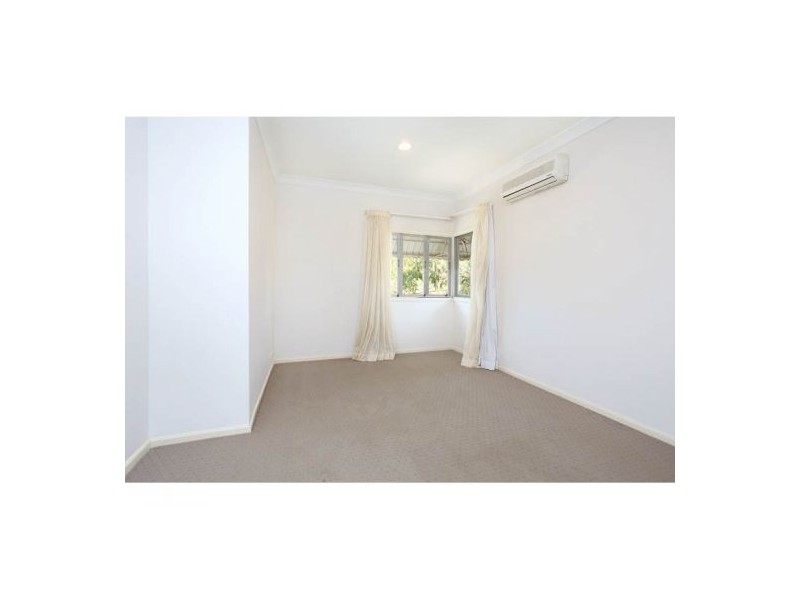 32 Abbotsleigh Street, Holland Park QLD 4121