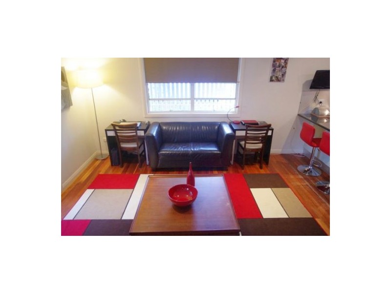 11 School Street, Norman Park QLD 4170