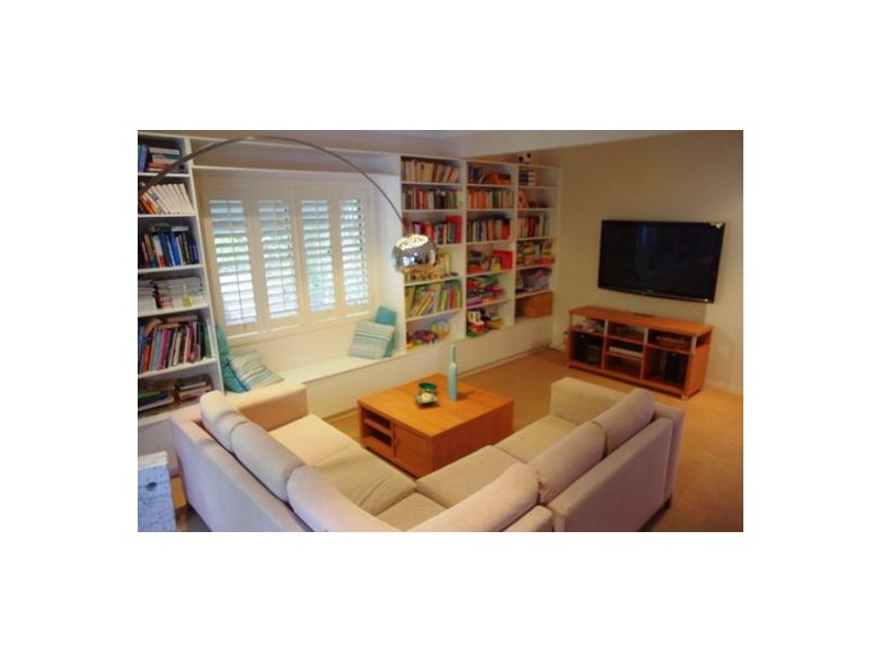 11 School Street, Norman Park QLD 4170