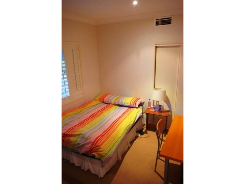 11 School Street, Norman Park QLD 4170