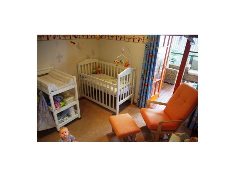 11 School Street, Norman Park QLD 4170