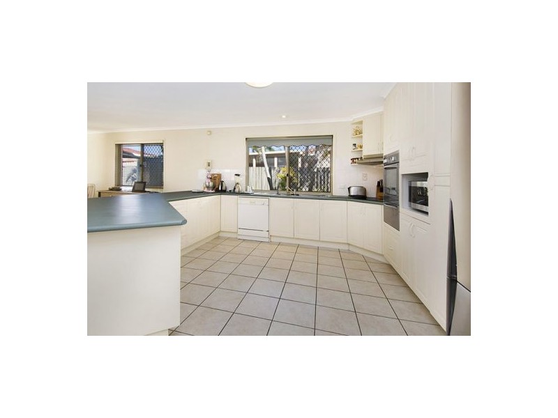 30 Hummingbird Crescent, Wishart QLD 4122