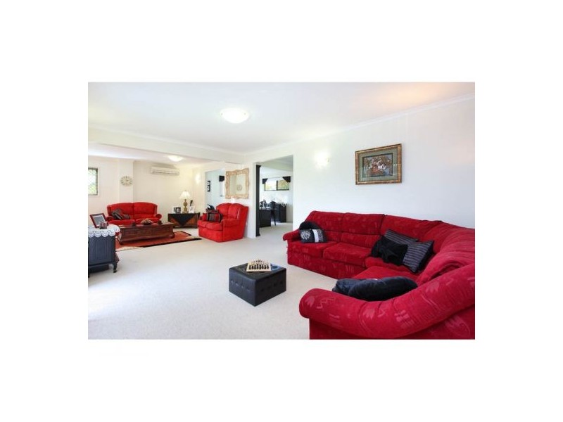 2 Dunvegan Place, Carindale QLD 4152