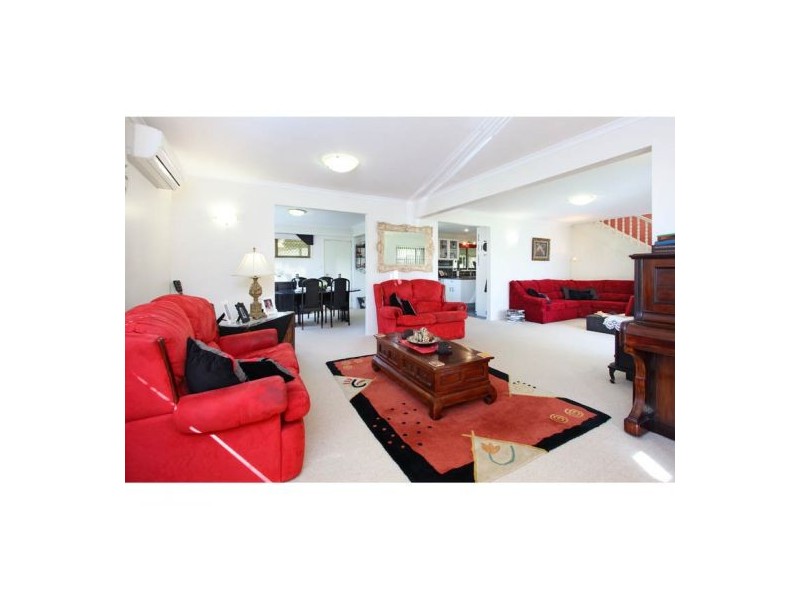 2 Dunvegan Place, Carindale QLD 4152
