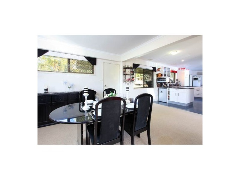 2 Dunvegan Place, Carindale QLD 4152