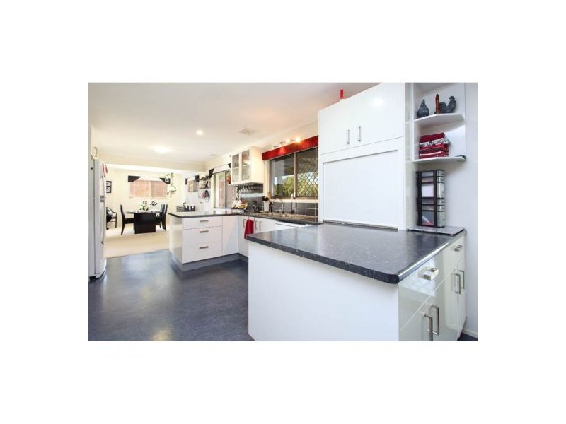 2 Dunvegan Place, Carindale QLD 4152