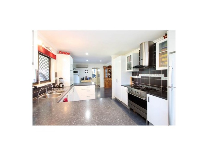 2 Dunvegan Place, Carindale QLD 4152