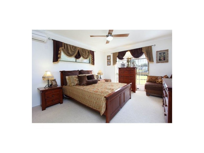 2 Dunvegan Place, Carindale QLD 4152