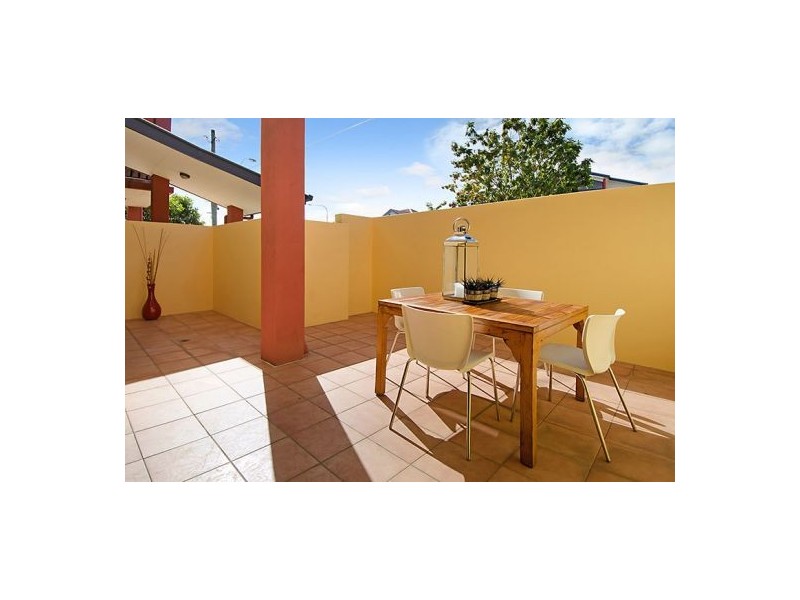 Unit 2 Cnr Rialto & Old Cleveland Rd (145), Coorparoo QLD 4151