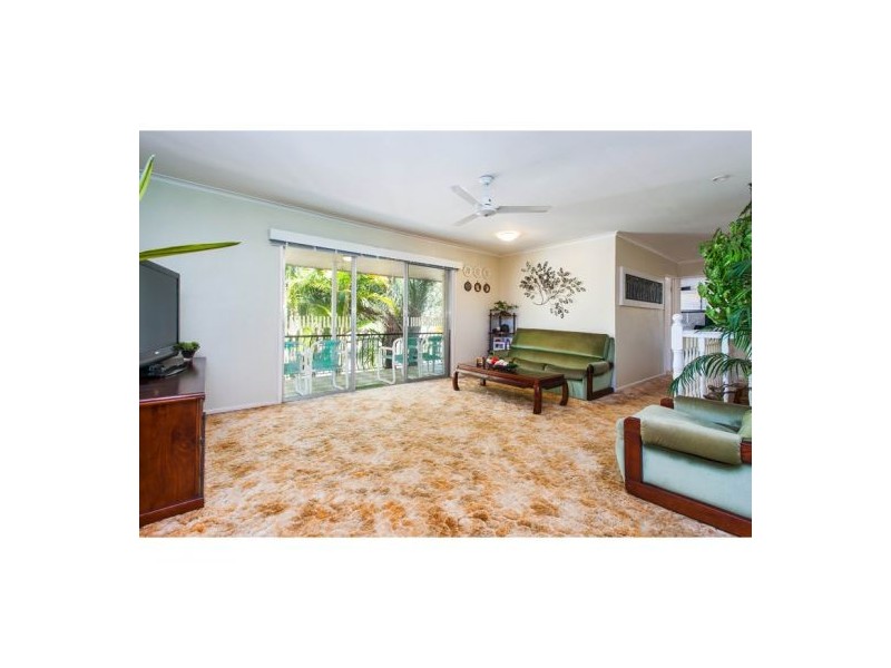 274 Broadwater Road, Mansfield QLD 4122