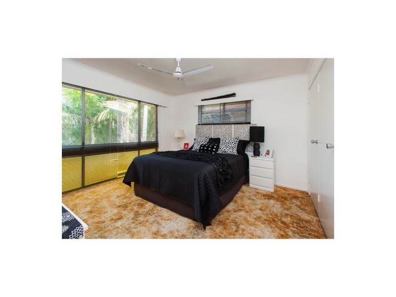 274 Broadwater Road, Mansfield QLD 4122