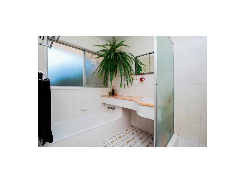 274 Broadwater Road, Mansfield QLD 4122