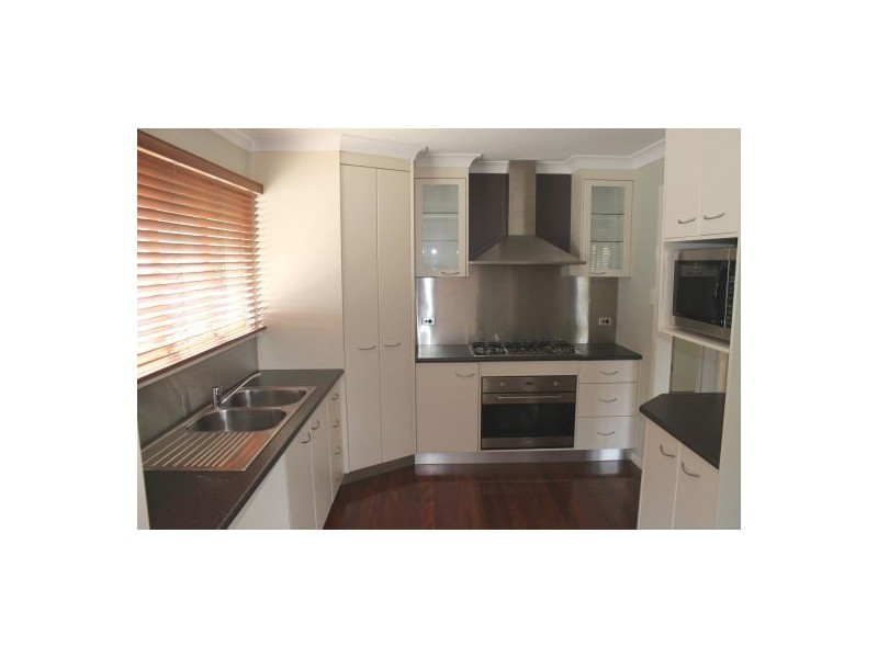 8 Casmaria Street, Mansfield QLD 4122