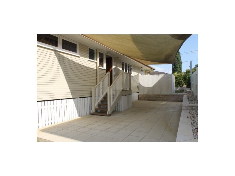 8 Casmaria Street, Mansfield QLD 4122