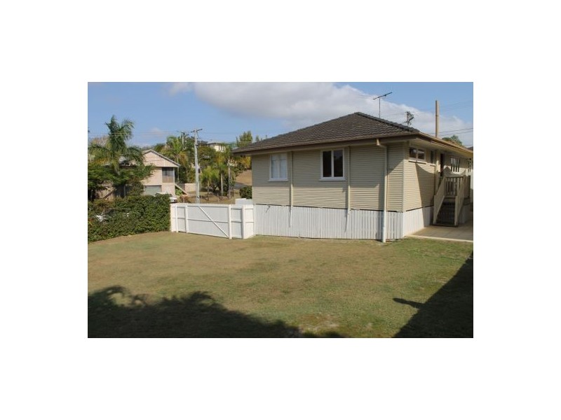 8 Casmaria Street, Mansfield QLD 4122