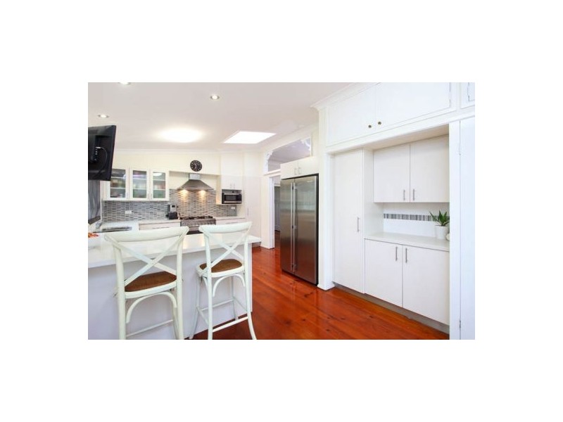 35 Emlyn Street, Coorparoo QLD 4151