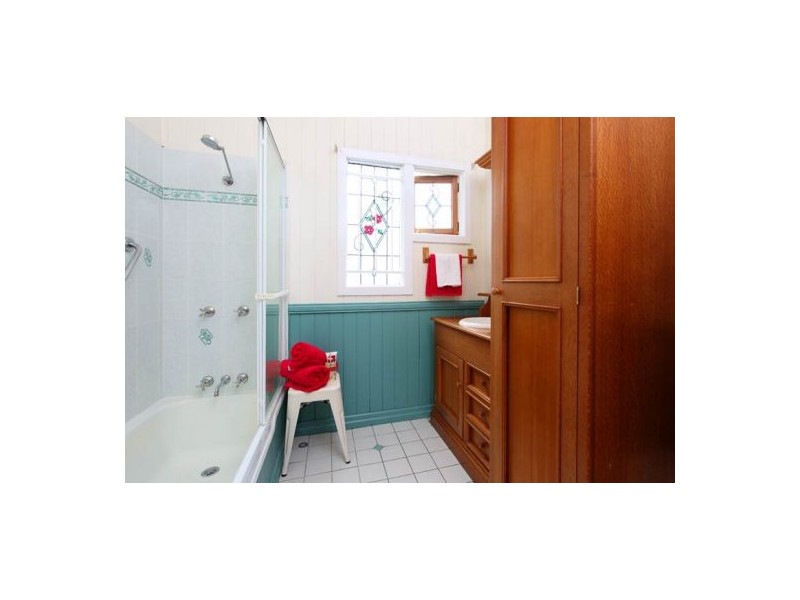 35 Emlyn Street, Coorparoo QLD 4151