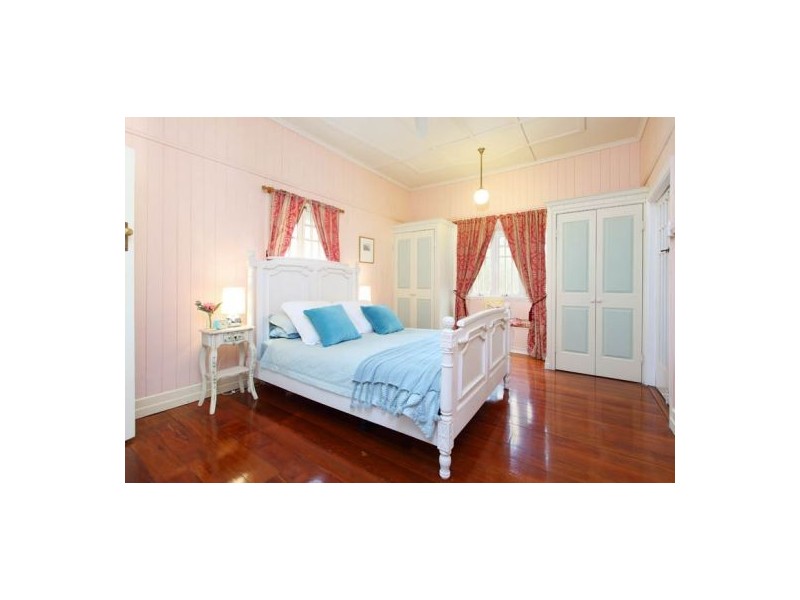 35 Emlyn Street, Coorparoo QLD 4151