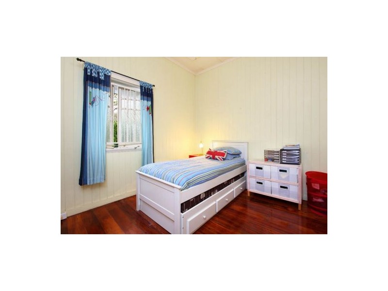 35 Emlyn Street, Coorparoo QLD 4151