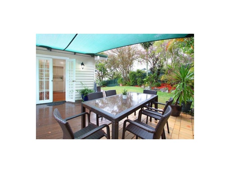 35 Emlyn Street, Coorparoo QLD 4151