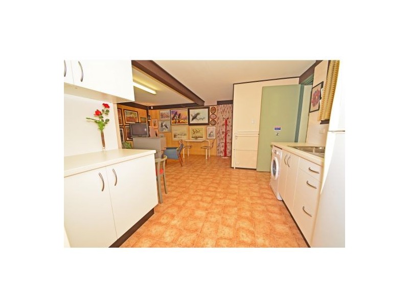 8 Algona Street, Holland Park West QLD 4121