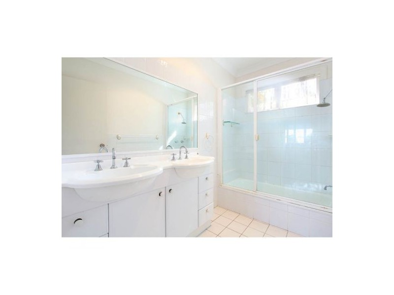 32 Abbotsleigh Street, Holland Park QLD 4121