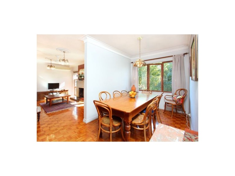 14 Oatland Cr, Holland Park West QLD 4121